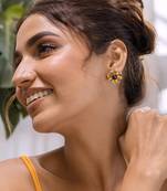 Gold earrings with yellow gold base
