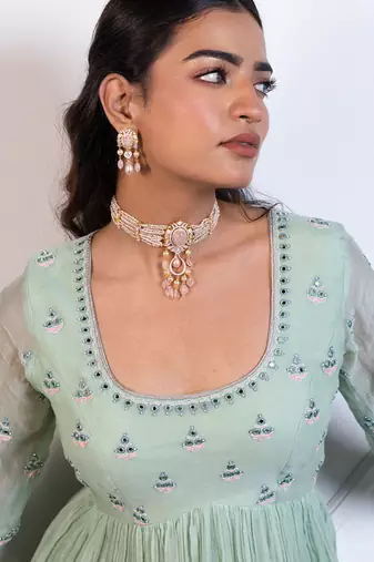 Multicolor choker set with yellow gold plating
