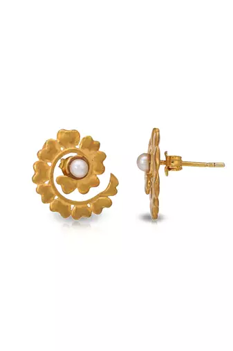 Yellow gold plated pearl necklace