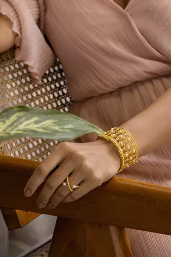 Yellow gold plated crossover pearl ring