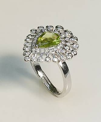 Green jewellery ring with sterling silver base 1