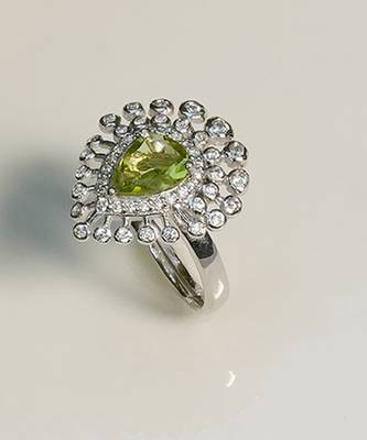 Green jewellery ring with sterling silver base 2
