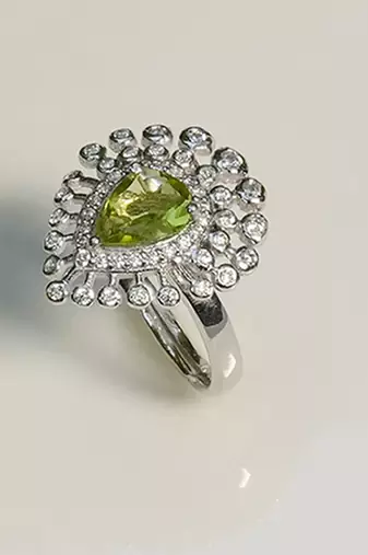 Green jewellery ring with sterling silver base
