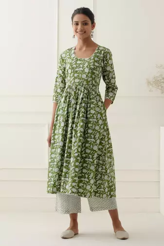 Green cotton floral printed kurta set