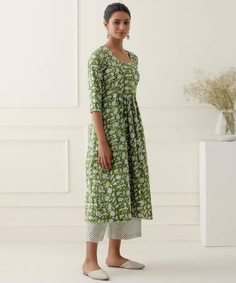 Green cotton floral printed kurta set 2