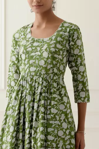 Green cotton floral printed kurta set