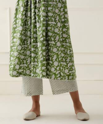 Green cotton floral printed kurta set 5