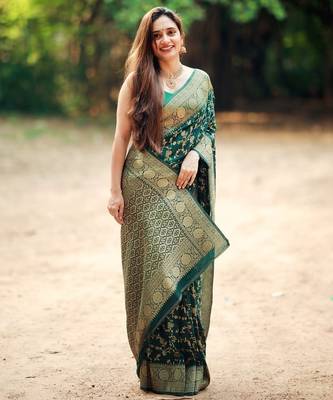 Green silk blend saree with blouse 2
