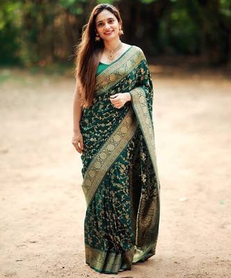 Green silk blend saree with blouse 3
