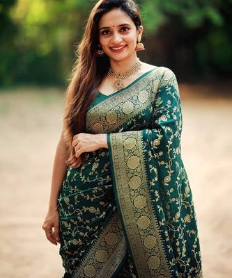 Green silk blend saree with blouse 4