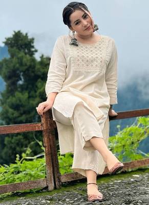 Off White Embroidered Cotton Kurta and Pant Set 2