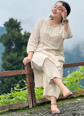 Off White Embroidered Cotton Kurta and Pant Set 3