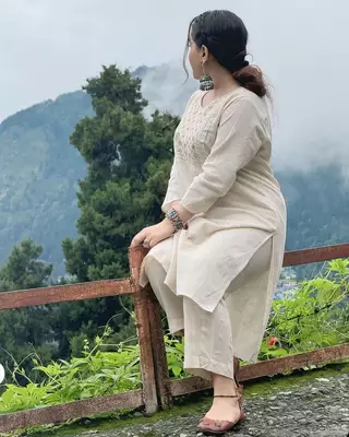 Off White Embroidered Cotton Kurta and Pant Set 4