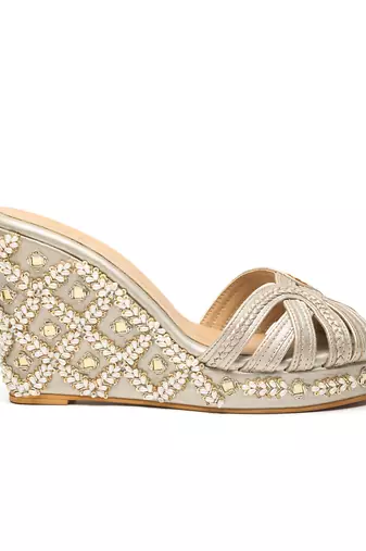 leather finish Silver wedges