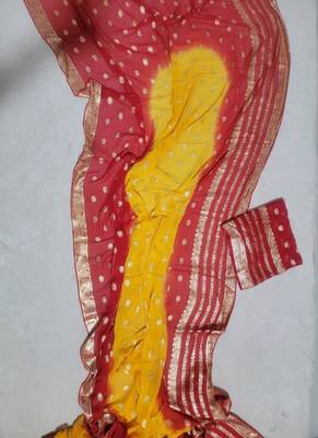 White 2D Shaded Viscose Georgette Saree 3