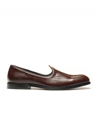 tan napa leather finish mojari with gold detailing 2