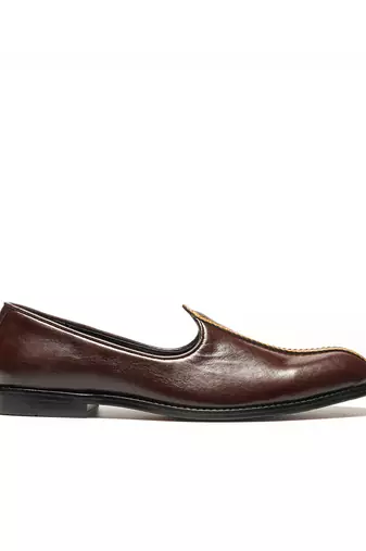 tan napa leather finish mojari with gold detailing