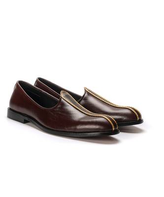 tan napa leather finish mojari with gold detailing 3