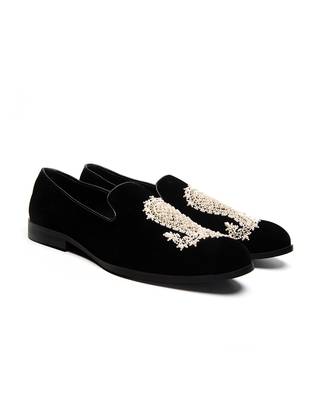 Black velvet mocassins with embroidery detailing 3