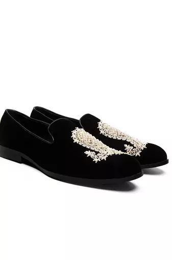 Black velvet mocassins with embroidery detailing