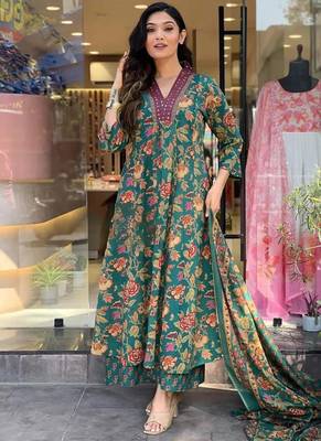 Green Floral Printed Cotton Kurta and Pant Set with Mulmul Dupatta 1