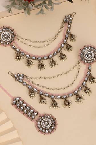 Soft pink color kundan earrings with maang tikka