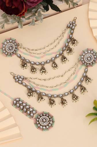 Blush & mint pista green color kundan earrings with maang tikka