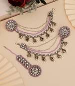Delicate light purple color kundan earrings with maang tikka