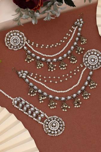 Pure white color kundan earrings with maang tikka
