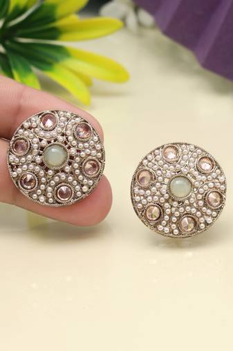 Serene pista green color tops stud earrings