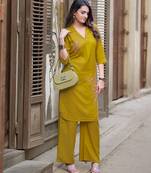 Women Rayon Print Kurta With Palazzo