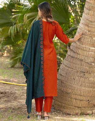 Women Thread & Hand work Viscose weaving Kurta With Trouser & Dupatta 2
