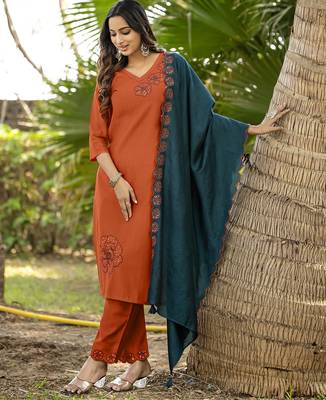 Women Thread & Hand work Viscose weaving Kurta With Trouser & Dupatta 3