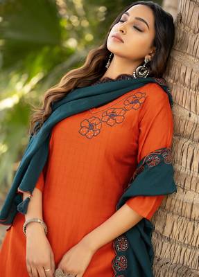 Women Thread & Hand work Viscose weaving Kurta With Trouser & Dupatta 4