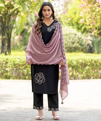 Women Thread & Hand work Viscose weaving Kurta With Trouser & Dupatta 3