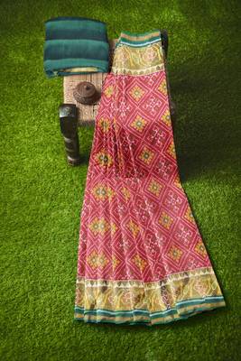 Red and green patola silk single ikkat silk saree 4