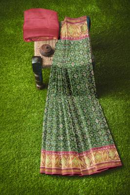 Red and green patola silk single ikkat silk saree 4