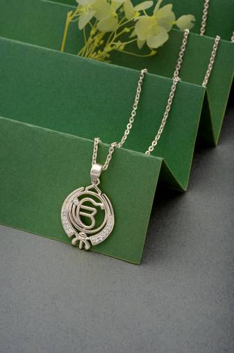 ik onkar pendant with chain