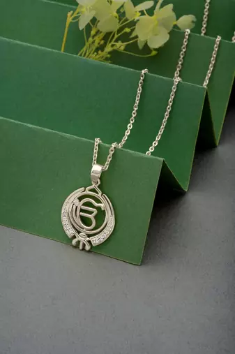 ik onkar pendant with chain