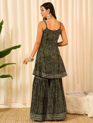 Green front slit flared kurta with sharara 3