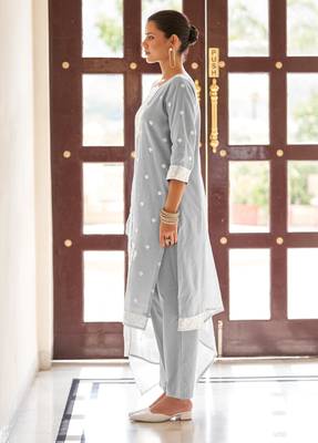 Grey poly cotton jacquard embroidered kurta set with dupatta for women 3