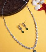 Green ad sleek necklace set