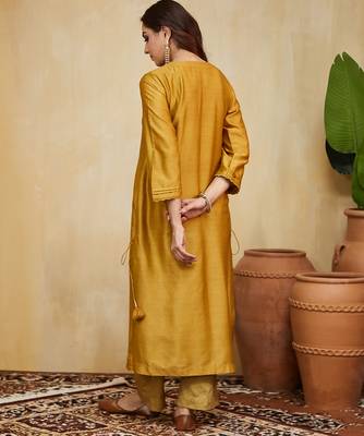 Mustard plain chanderi kurti with lace detail 2