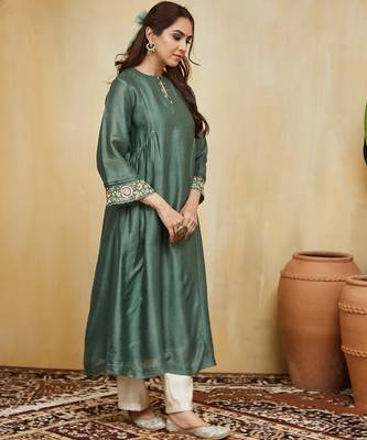 Green plain chanderi kurti with delicate embroidery 1