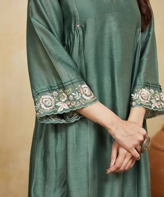 Green plain chanderi kurti with delicate embroidery 2