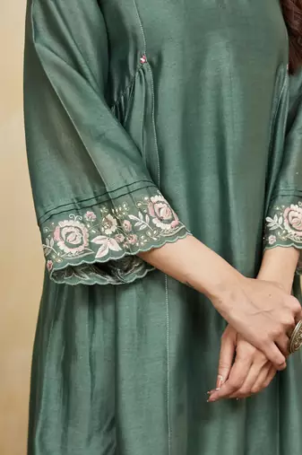 Green plain chanderi kurti with delicate embroidery