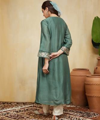 Green plain chanderi kurti with delicate embroidery 3