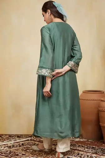 Green plain chanderi kurti with delicate embroidery