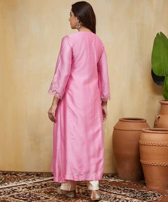 Pastel pink floral embroidered chanderi Kurta set 4