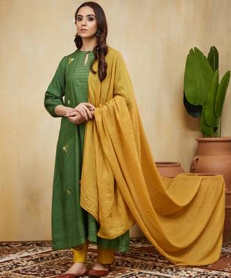 Green floral embroidered cotton Kurta set 1